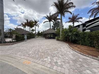 Exceptional oversized 2,749 sq. ft. pull-in lot offering - photo 4