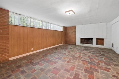 Prime Riverdale Single-Family Home | 5 Bedrooms | Driveway | - photo 25
