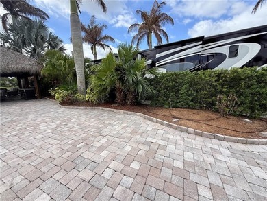 Exceptional oversized 2,749 sq. ft. pull-in lot offering - photo 5