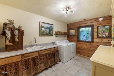 Welcome to this stunning cabin-style modern home offering - photo 25