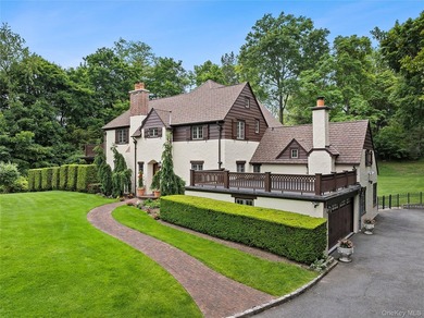 There are homes that present beautifully in photographs, and - photo 26