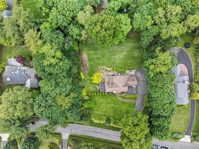 There are homes that present beautifully in photographs, and - photo 27