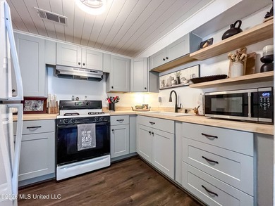 Coastal charm meets modern convenience in this beautifully - photo 9