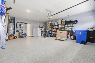 This well maintained 2 bedroom, 2 bathroom home attached villa - photo 32
