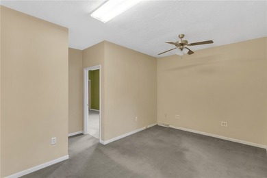 4,000+ Square foot Office Building in the heart of Kittanning! 4 - photo 32