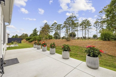 This well maintained 2 bedroom, 2 bathroom home attached villa - photo 35