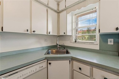 Welcome to this beautifully maintained ground-floor, 2-bedroom - photo 6