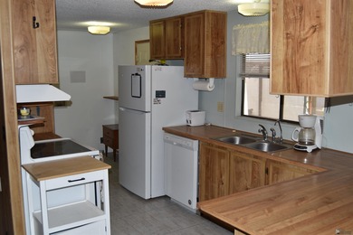 Nice 2 Bedroom, 2 Full Bath Foothills Double Wide home with