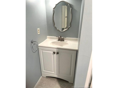 Beautifully tiled 2nd floor 2-bedroom 2-bath unfurnished condo - photo 17