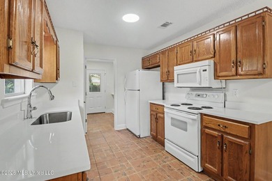 Welcome home to this beautifully updated 3-bedroom, 2-bath home - photo 5