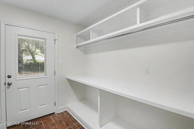 Welcome home to this beautifully updated 3-bedroom, 2-bath home - photo 7