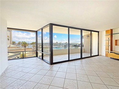 Beautifully upgraded light and bright end unit, with a wonderful - photo 34