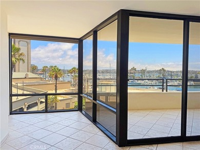 Beautifully upgraded light and bright end unit, with a wonderful - photo 35