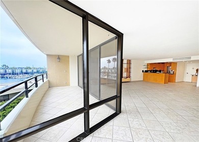 Beautifully upgraded light and bright end unit, with a wonderful - photo 36