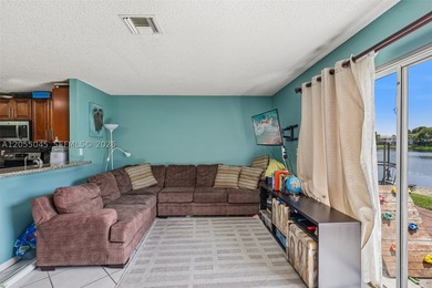 Welcome to this beautifully maintained 3-bedroom, 2.5-bath home - photo 4
