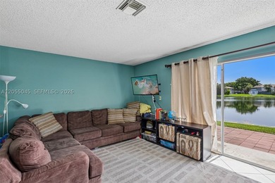 Welcome to this beautifully maintained 3-bedroom, 2.5-bath home - photo 6