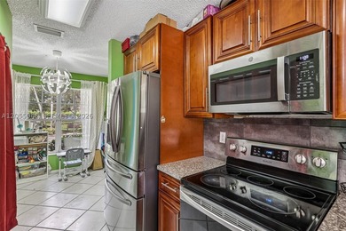 Welcome to this beautifully maintained 3-bedroom, 2.5-bath home - photo 10