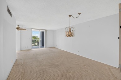 Rare opportunity to reimagine this spacious 4th-floor residence - photo 6