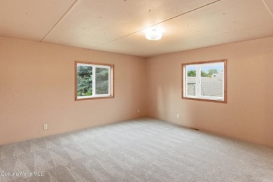 Rare opportunity to own a large 4-bedroom, 2-bath mobile home in - photo 12