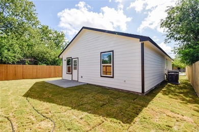 Move in ready!! Welcome to this new construction home offering - photo 21