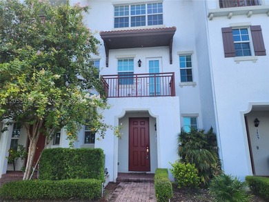 Lakefront, very well-maintained tri-level townhome at Montclair - photo 1
