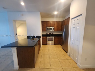 Lakefront, very well-maintained tri-level townhome at Montclair - photo 9