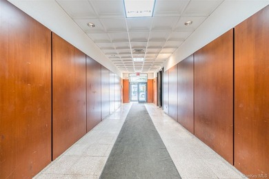 Prime office building located along the busy commercial corridor - photo 3