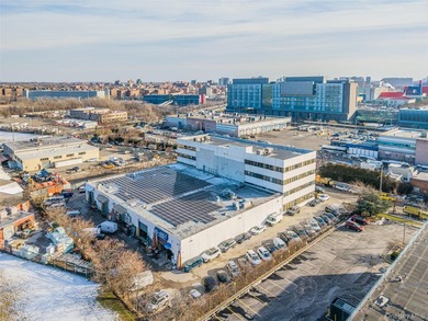 Prime office building located along the busy commercial corridor - photo 10