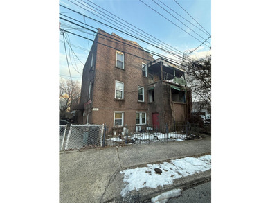 Opportunity in prime Pelham Gardens! Detached stucco 3-family - photo 1