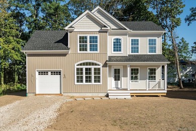 Brand New Development on a Cul-de-Sac, in Copiague. Walk to - photo 1