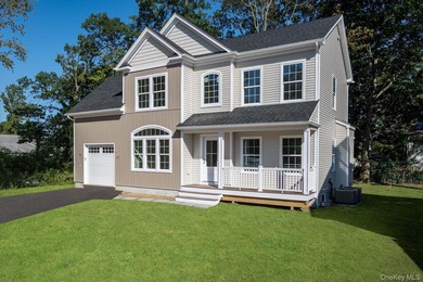 Brand New Development on a Cul-de-Sac, in Copiague. Walk to - photo 4