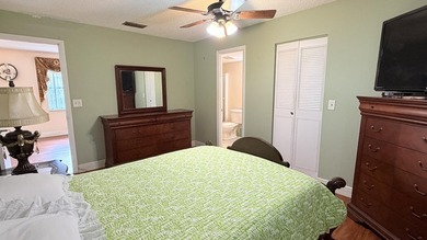Wellmaintained 2ndfloor corner unit with a bright convertible - photo 8