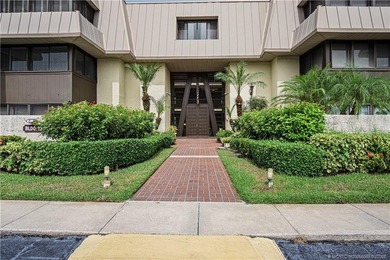 This beautifully furnished 2/2 condo is turnkey ready for - photo 2