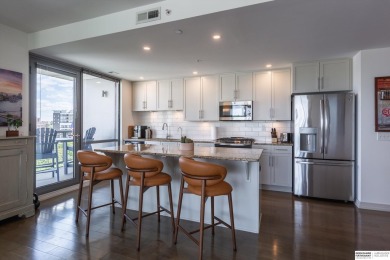 Charlie Sutton, M: , charlie.sutton,   - Live the luxury