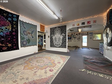 Versatile Industrial/Commercial property offering a wide range - photo 7