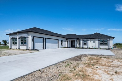 New custom home on a quiet cul-de-sac across from Copano Bay! - photo 9