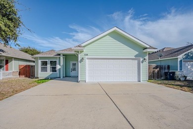 This stylishly crafted home in desirable Sea Oaks Village - photo 2
