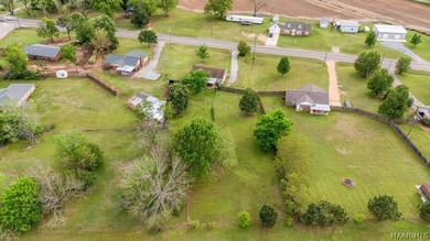 A tranquil escape, nestled on almost an acre of picturesque land - photo 30