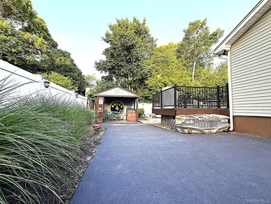 Welcome to Heston Road - a charming Long Island home nestled on - photo 31