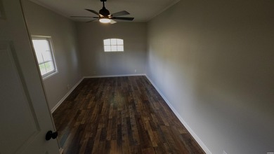 FIRST TIME HOMEBUYERS ALERT!!! This Wonderful, remodeled, 4 - photo 2