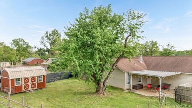 A tranquil escape, nestled on almost an acre of picturesque land - photo 35