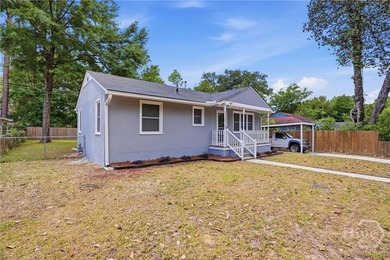 Charming and well-built 3-bedroom, 1-bath home offering solid - photo 3