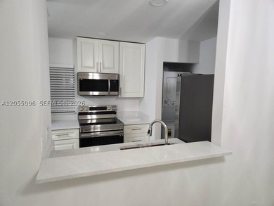 New floors, baseboards, baths, kitchen, appliances, lights - photo 3