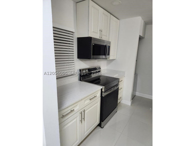 New floors, baseboards, baths, kitchen, appliances, lights - photo 5
