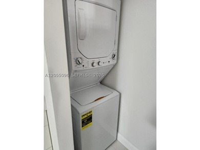 New floors, baseboards, baths, kitchen, appliances, lights - photo 7