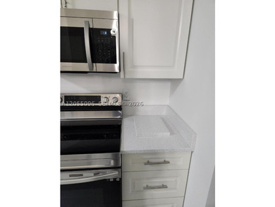 New floors, baseboards, baths, kitchen, appliances, lights - photo 8
