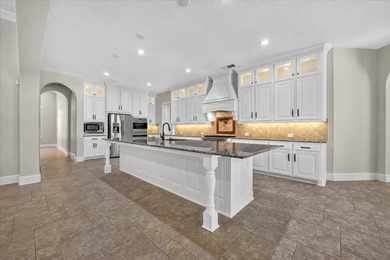 One of the largest Single-Story custom homes in Lantana's - photo 12