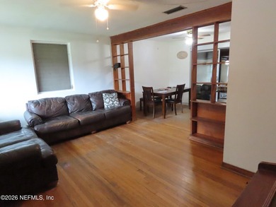 Beautiful home that possesses a ton of potential to the right - photo 3