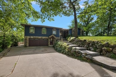 Perched on 1.14 acres overlooking beautiful Lake Shannon, this - photo 3