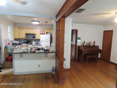 Beautiful home that possesses a ton of potential to the right - photo 8